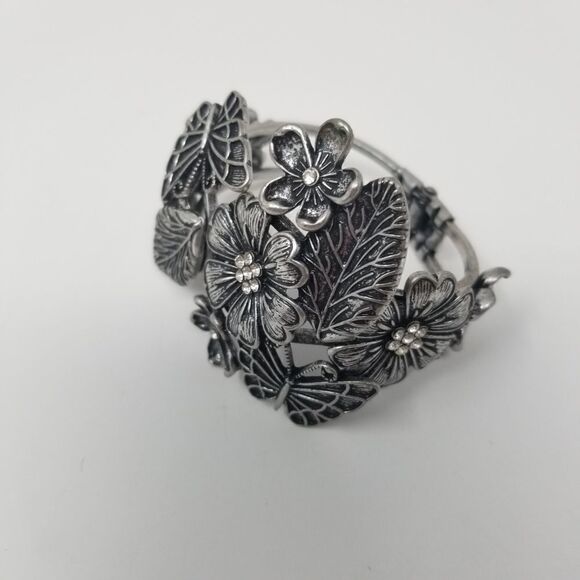 ANTIQUED SILVER LIKE FLOWERS BUTTERFLIES BRACELET - Picture 2 of 11